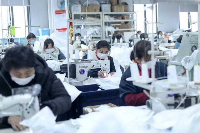 防護(hù)服緊缺？這家僅用了5天時(shí)間轉(zhuǎn)產(chǎn)防護(hù)服，日產(chǎn)量已達(dá)9000件