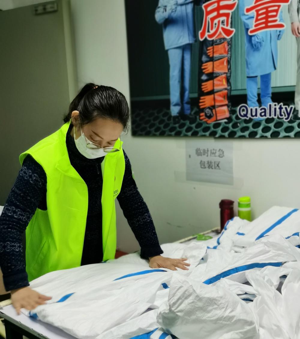 綠馬甲&ldquo;浦東青年志愿者&rdquo;，的一次晚班志愿服務