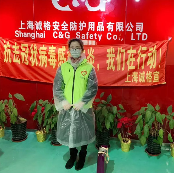 攜手戰&ldquo;疫&rdquo;，逆風而上，上海志愿者助力抗疫防護服生產